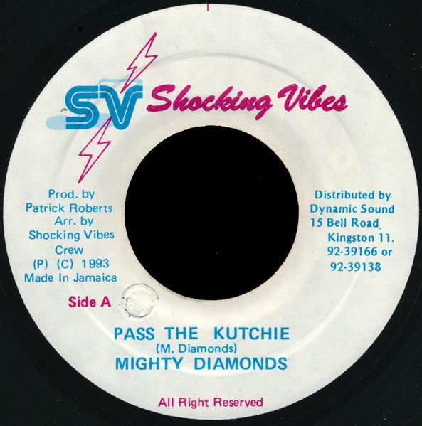 The Mighty Diamonds : Pass The Kutchie (7")